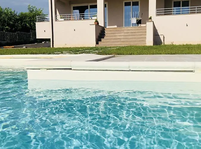 Lauro Luxury Bed & Breakfast 4*
