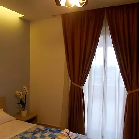 Lauro Luxury Bed & Breakfast 4*